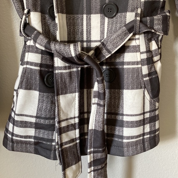 Adorable Spring Jacket 🌸 - Picture 3 of 5